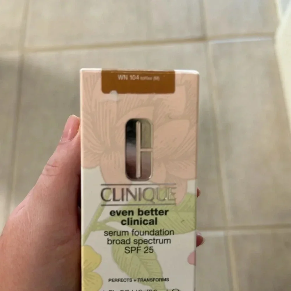 *Final Price* Even Better Clinical Serum Foundation SPF 25 NIB WN104 Toffee